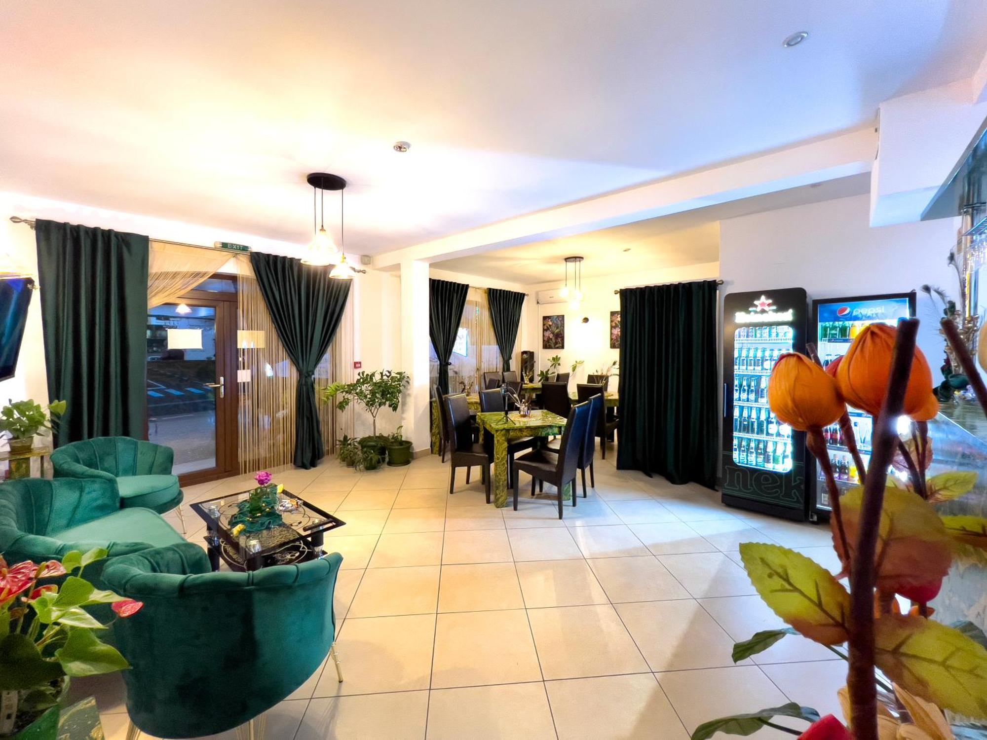 Pensiunea Karina Caciulata Ngoại thất bức ảnh
